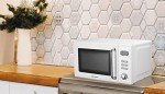 Emerson Compact Retro White Microwave Oven, 700W