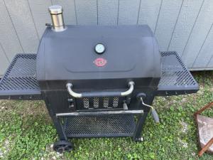 Char-Griller Pro Deluxe Charcoal Barrel Grill