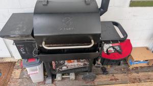 Z Grills ZPGVME-7002F Pellet Grill Smoker