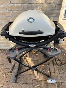 Weber Q1200 Portable Tabletop Propane Grill