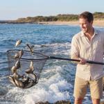 VEVOR Fishing Net, Landing Nets with Telescopic Handle, Portable Lightweight Stronger 6063 Aluminum Fish Gear, Nylon Covered PVC, Durable and Friendly, 26 inch Net Opening for Saltwater Bait