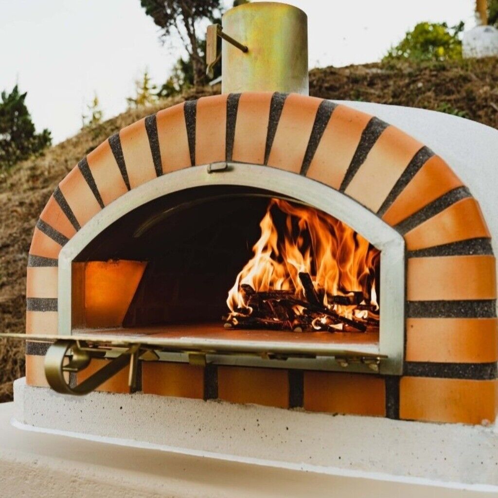 Amadora Outdoor Wood-Fired Pizza Oven