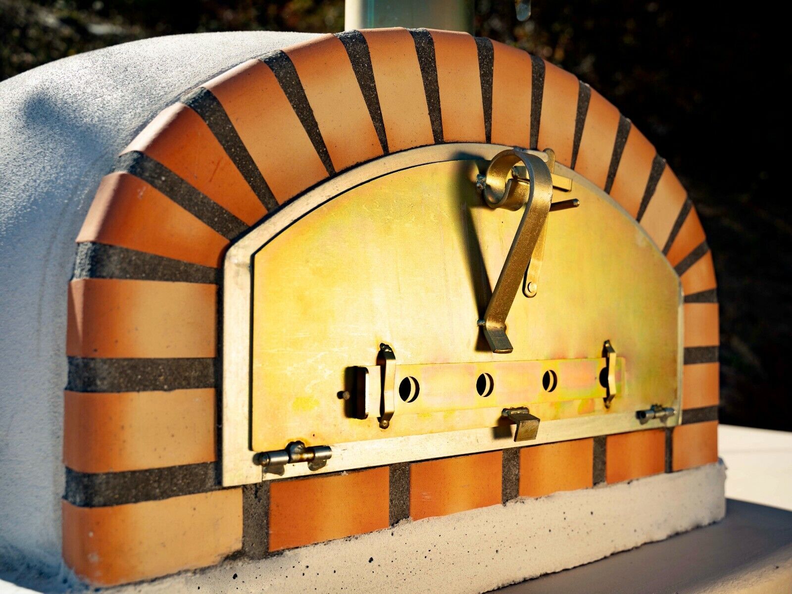Amadora Outdoor Wood-Fired Pizza Oven