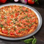 Kevenal Wide Rim Pizza Pan, Aluminum Pizza Tray, Restaurant-Grade Baking Trays Coupe Style Rim, 12 Inches, Pack of 1