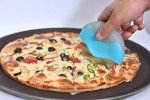 We Rocks Pizza Wheel Handheld Slice Master Pizza Cutter with Removable Blade Pizza Cutter with Protective Blade Guard Tool and Gadget for Right and Left Handed Use Dishwasher Safe (Red)
