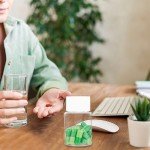 4Pcs Clear 100ml Pill Bottles with Caps