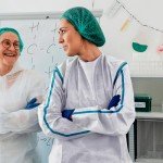 White Disposable Isolation Gowns, Medium - 5 Pack