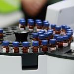 Amber Autosampler Vials with Blue Screw Caps, 100 Pack