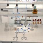 EWANYO Laboratory Stands Support Set, with a Round-jaw Burette Clamp & Butterfly Burette Clamp, Lab Clamp Retort and 2 Flask Ring Clamps, Rod Length 60cm Sciencent Laboratory Grade Lab Metalware Set