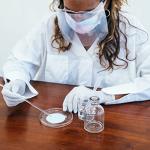 100 Pack Sterile Plastic Petri Dishes with Lids