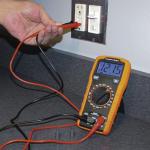 Klein Tools MM325 Digital Multimeter for Voltage Testing