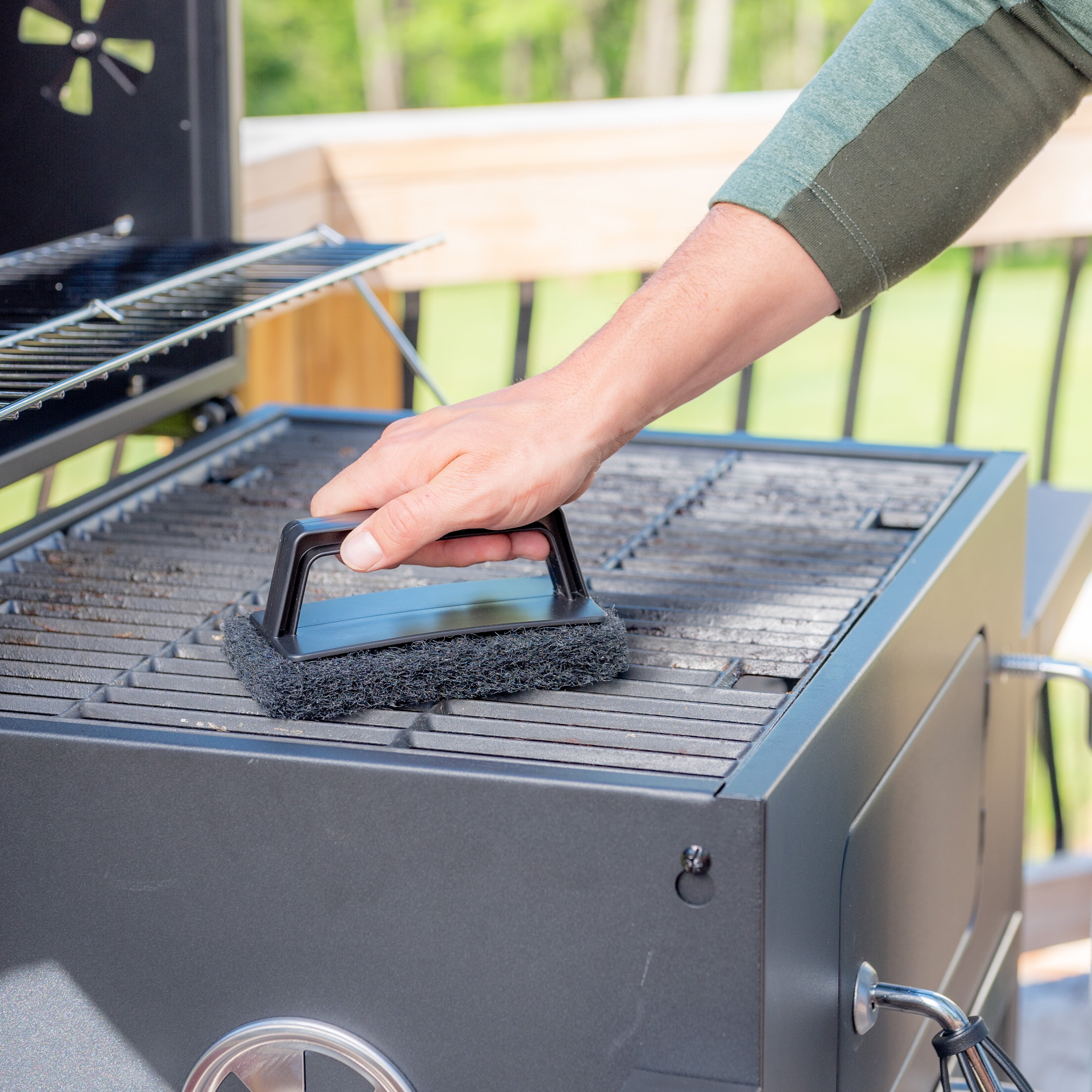 Hefty Duty BBQ Grill Scrubber by Expert Grill