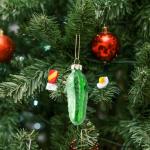 Haooryx Christmas Pickleball Pickle Glass Ornament - Funny Pickleballer Ornament Boxed Gift Set Green Glass Christmas Pickle Pendant for Xmas Tree House Tradition Decor New Year Holiday Party Favor