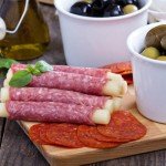 Hi Mountain Seasonings ǀ Summer Sausage Seasoning Kit ǀ HUNTER'S BLEND ǀ Includes Seasoning, Cure, 10 Casings & Directions ǀ Seasons up to 30lbs of Meat ǀ Beef, Pork, Venison, Deer & Wild Game