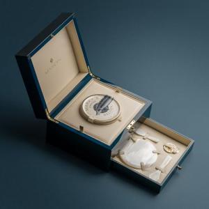 MARKY'S Beluga Black Caviar Huso Huso Deluxe Experience - 1 oz / 28 g - Luxury Malossol Purebred - Caviar Serving Set - Mother Pearl Caviar Spoons & Plate Gift Box