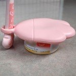 ScivoKaval Cat Food Can Lid Cover Pet Food Can Cover Wet Cat Food Spoon Dog Can Lids Paw Shape One Lid One Spoon Pack Can Opener Set Universal Pink