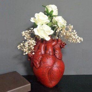 Heart-Shaped Resin Vase for Modern Decor - Red
