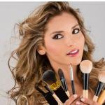 Organic Retractable Kabuki Brush for On-the-Go Beauty