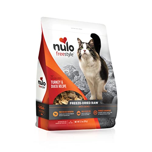 Ultra-rich grain-free freeze-dried cat food