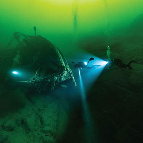 Compact Black Dive Light with 2500 Lumens