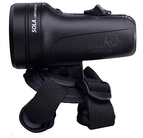 Compact Black Dive Light with 2500 Lumens