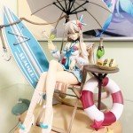 MABAIUDE Kiana Kaslana Figure Statue, 1:6 Scale Big Size Anime Figure Kiana Kaslana Swimsuit Summer Style Scene Sculpture, Handmade Desktop Figure Collectible Gifts
