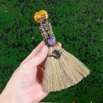 RJINGSHI Natural Tiger's Eye Magic Broom Love Crystal Witch Broom Reiki Healing Crystal Handmade for Cleansing Bedroom Office Home Decor Gifts