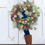 Pre-Lit 24-Inch Christmas Wreath with Ornaments