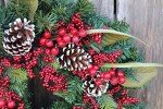 Tunbridge Winter Berry 24-Inch Christmas Wreath