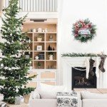 Bibelot 18inch Mesh Chrimas Day Wreath 18inch Artificial Winter Berries Wreaths with Merry Christmas Sign for Indoor/Door Decor, Wreaths for Christmas and Winter Decor