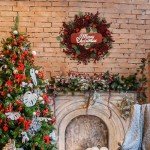 YNYLCHMX 20 Inch Christmas Wreath for Front Door, Winter Wreath with Welcome Sign Pine Needle Red Berry Ornaments, Artificial Door Xmas Wreaths for Window Fireplace Farmhouse Holiday Party Decoration