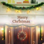 Christmas Garland with Lights, 8.2 FT Battery Operated Powerd 12 LED Bulb String Lights Pine Cones Red Berry Decorations Lighted Lit Prelit Indoor Outdoor Window Home Mantle Fireplace Table Xmas Decor