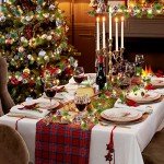 Christmas Garland with Lights, 7 FT 20 LED Red Berry Pinecone Garland Light with Xmas Tree, Durable Winter Berry Garland Christmas Decorations for Home Windows Fireplace Stairs