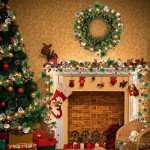 Christmas Garland with Lights, 7 FT 20 LED Red Berry Pinecone Garland Light with Xmas Tree, Durable Winter Berry Garland Christmas Decorations for Home Windows Fireplace Stairs