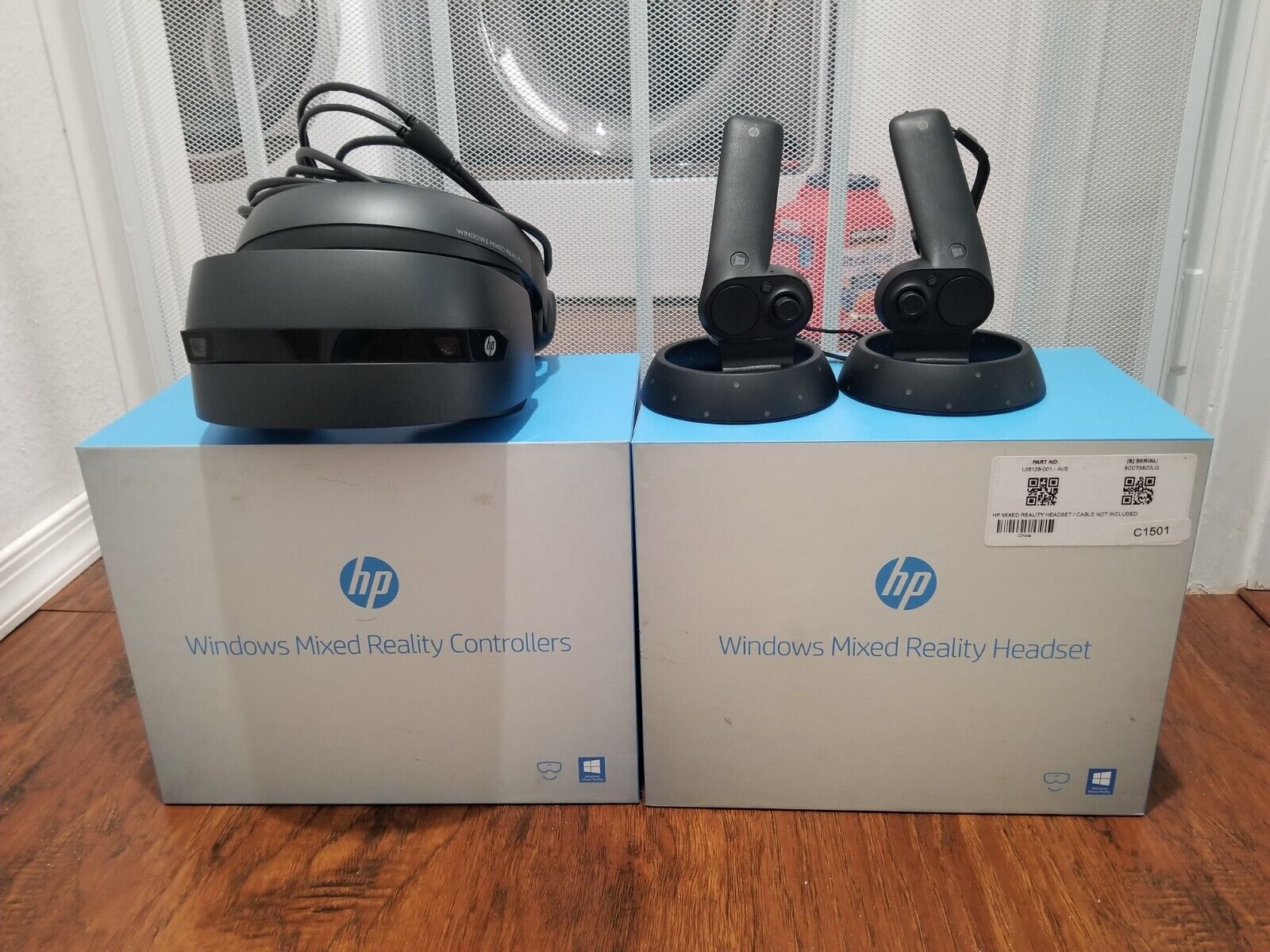 HP VR1000-100 Mixed Reality Headset with Controllers