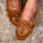 Minnetonka Women’s Thunderbird “Animikii” Hardsole – Moccasins for Women with a Classic Leather Moccasin Silhouette, Cushioned Footbed, and Beaded Moccasin Design, Brown, Size 10