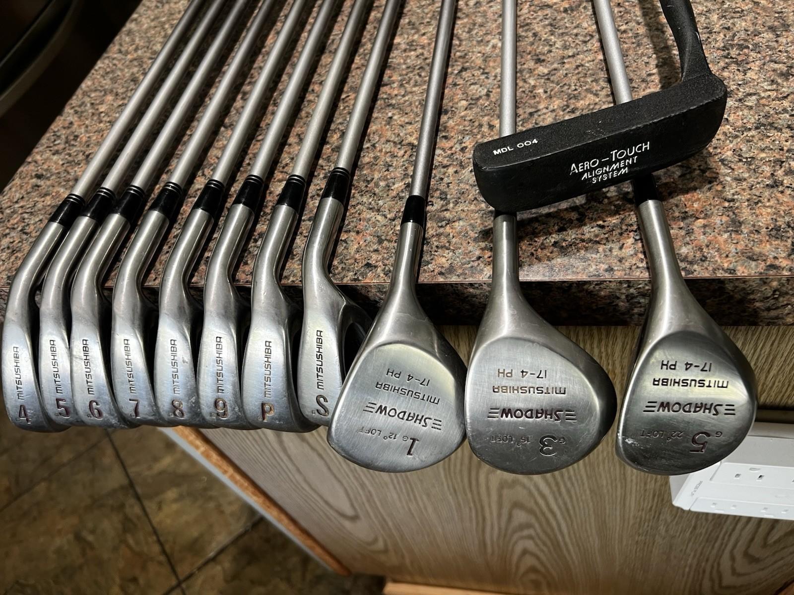 Mizuno Right-Handed Women's Golf Club Set with Bag