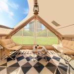 Inflatable Camping Tent with Skylight for 4-6 People