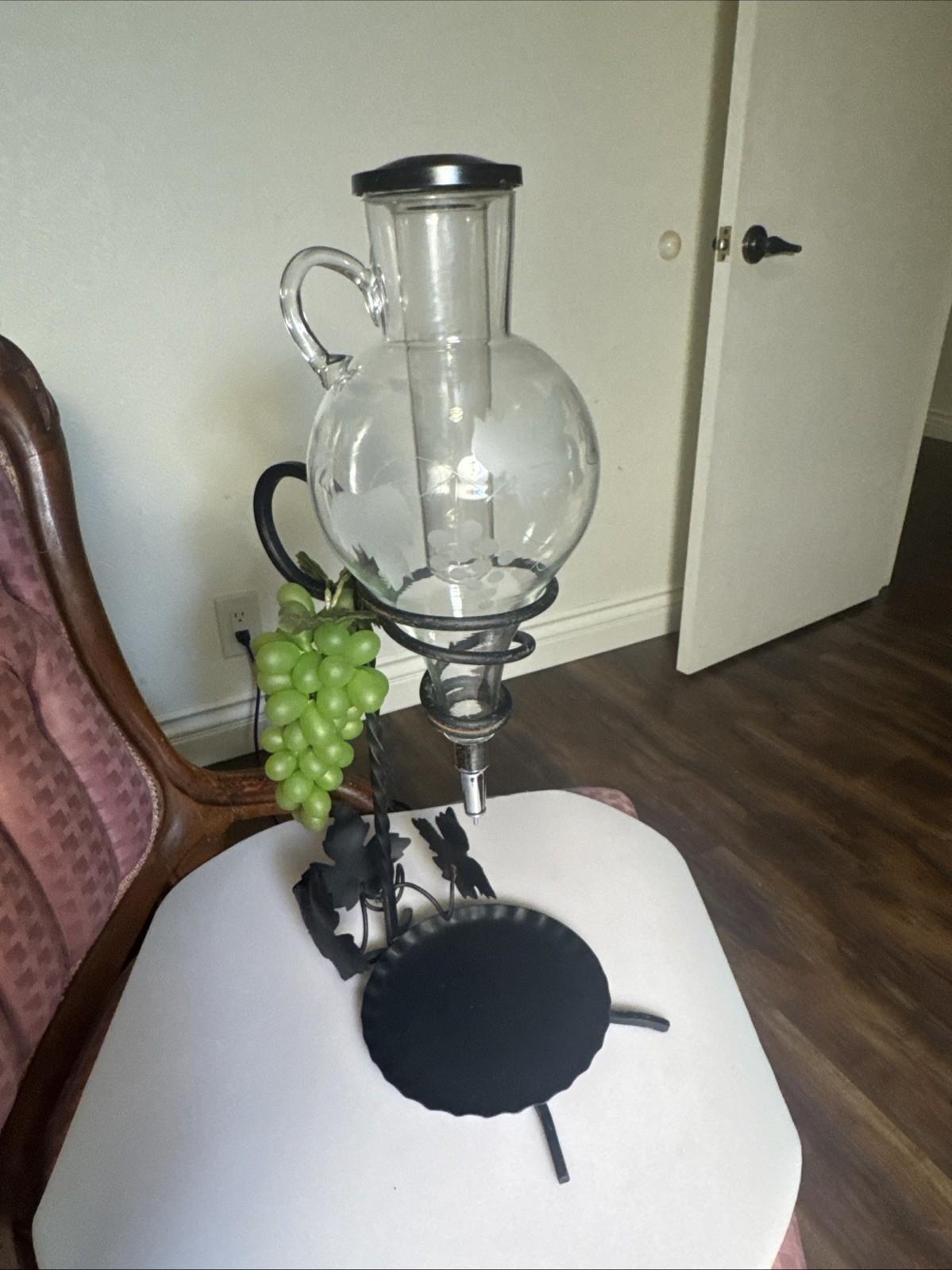 Wrought Iron Wine Aerator Decanter with Glass Design