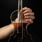Violin-Shaped Decanter with Mahogany Base - 1000 ML