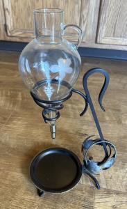 Etched Glass Wine Aerator with Grapevine Stand