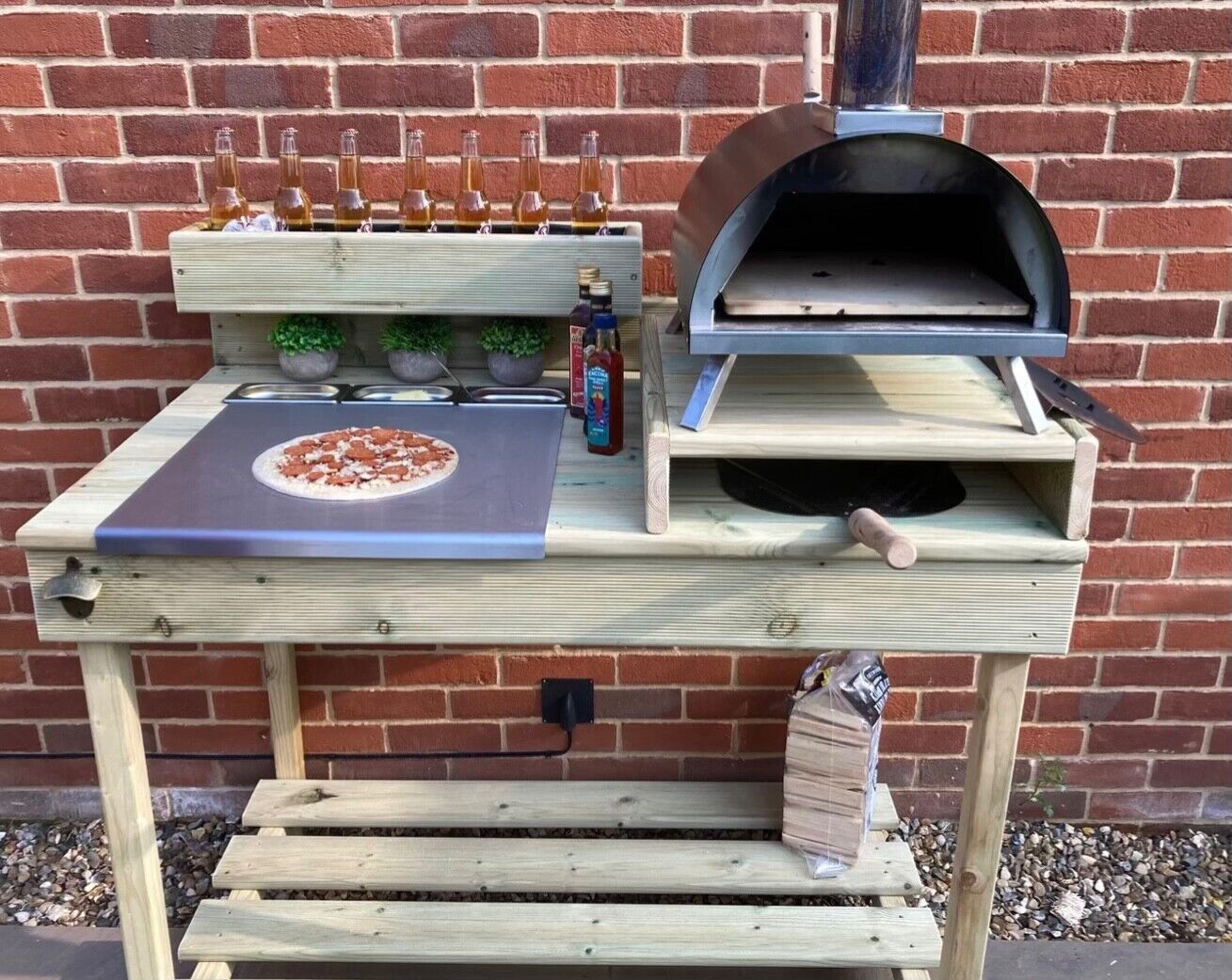 Outdoor pizza oven Table *FREE DELIVERY*