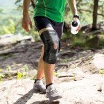 Self-Adjusting Hinged Knee Brace for Pain Relief