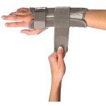 Mueller Reversible Wrist Stabilizer for Pain Relief