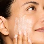 Honest Beauty Gentle Gel Face Cleanser for Sensitive Skin