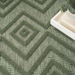 Versatile Indoor/Outdoor Green 5' x 7' Rug