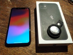 Apple iPhone 11 64GB Unlocked - Black Gray
