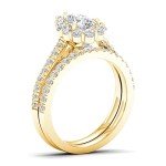 Elegant Pear-Shaped Moissanite Engagement Ring Set