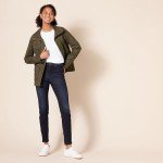 Amazon Essentials Women's Classic-Fit Long-Sleeve Crewneck T-Shirt, White, Medium