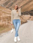 Zeagoo Women's Fall Crewneck Cropped Sweater 2024 Trendy Soft Ribbed Knit Long Sleeve Pullover Jumper Tops Beige